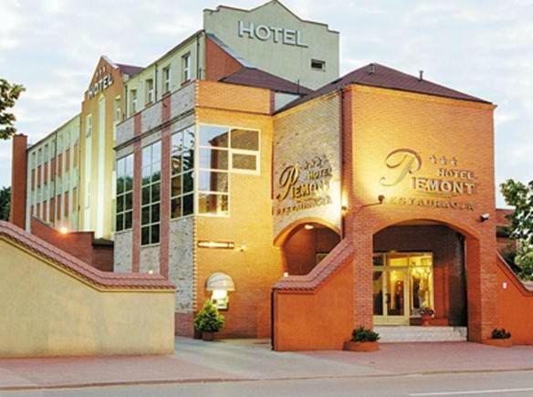 Hotel Piemont Pabianice Kültér fotó