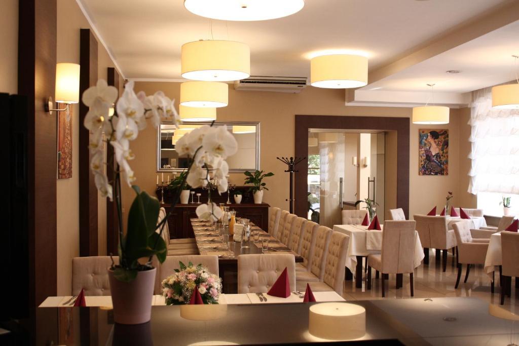 Hotel Piemont Pabianice Kültér fotó
