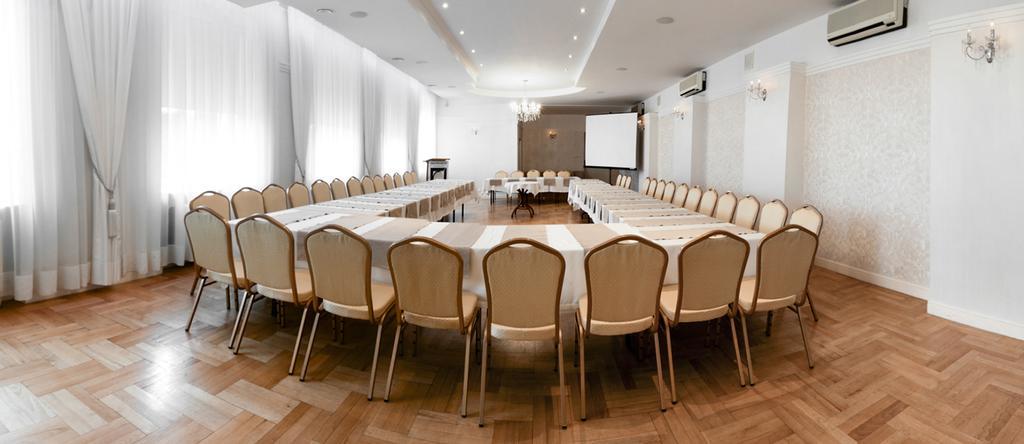Hotel Piemont Pabianice Kültér fotó