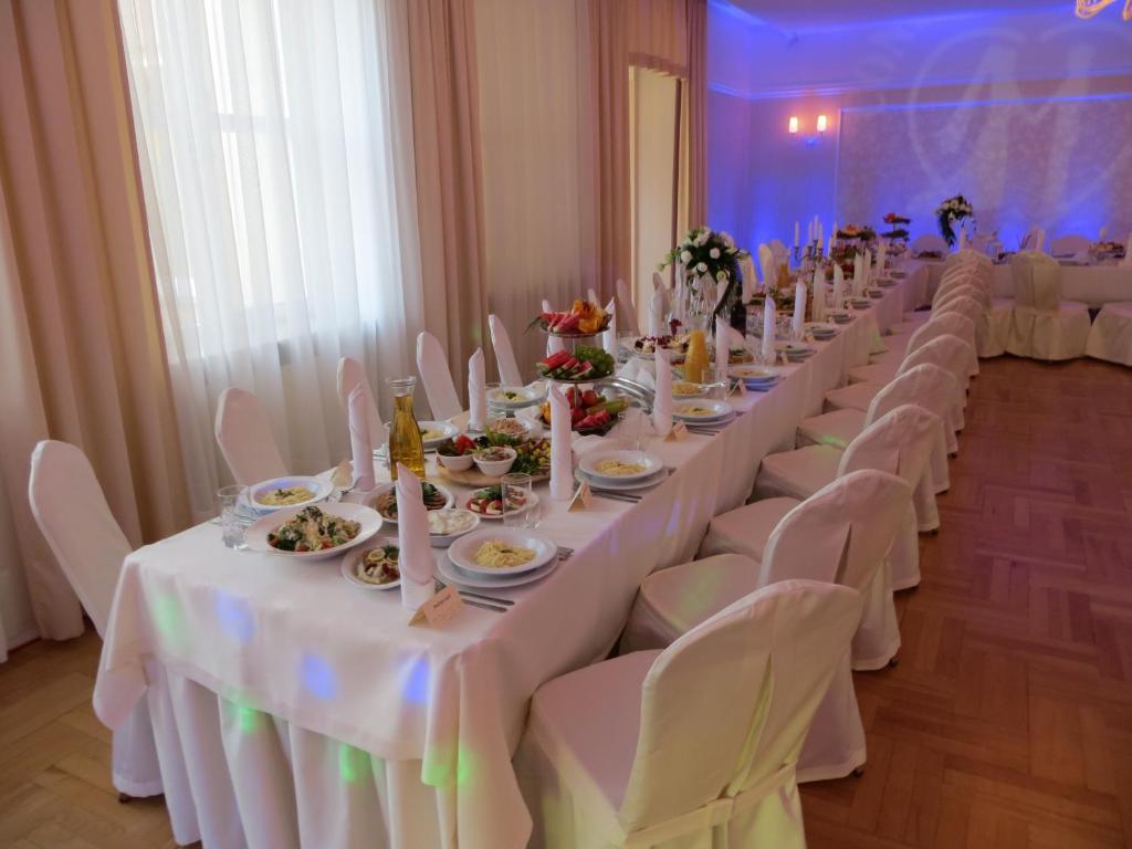 Hotel Piemont Pabianice Kültér fotó