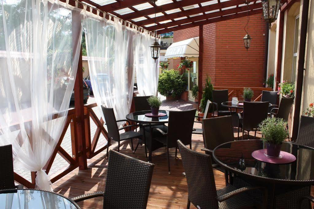Hotel Piemont Pabianice Kültér fotó