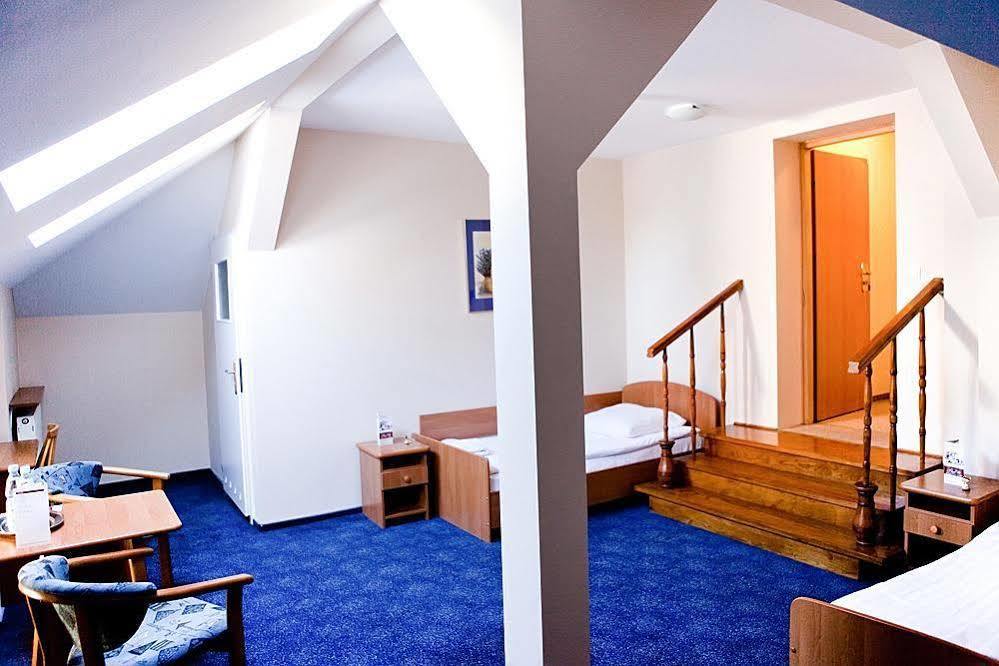 Hotel Piemont Pabianice Kültér fotó