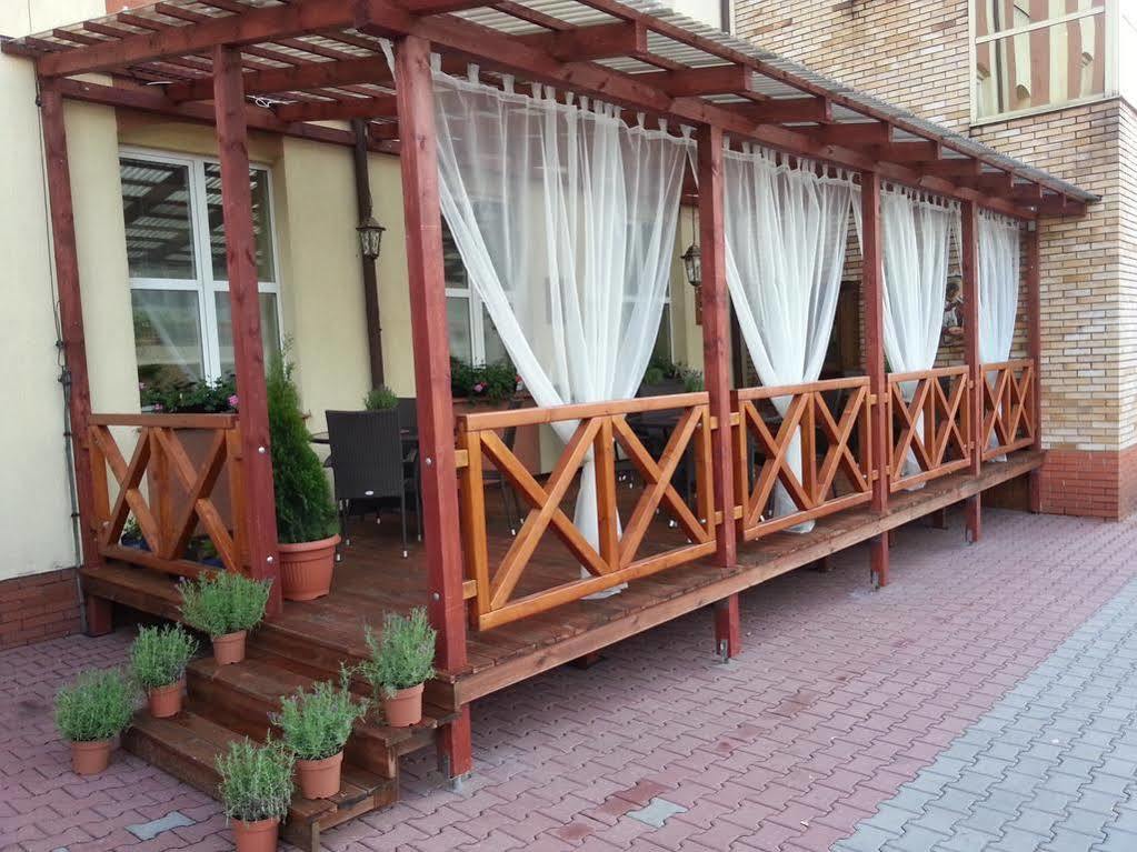 Hotel Piemont Pabianice Kültér fotó