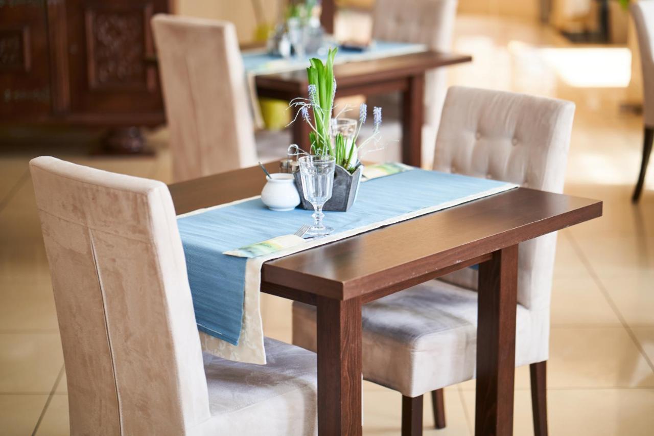 Hotel Piemont Pabianice Kültér fotó